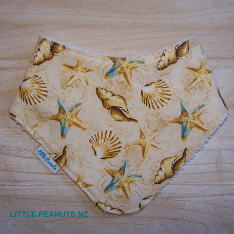 Seashells Dribble Bib